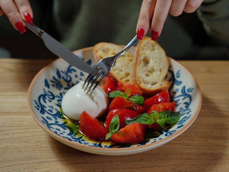 Ensalada Caprese con mozzarella y tomate