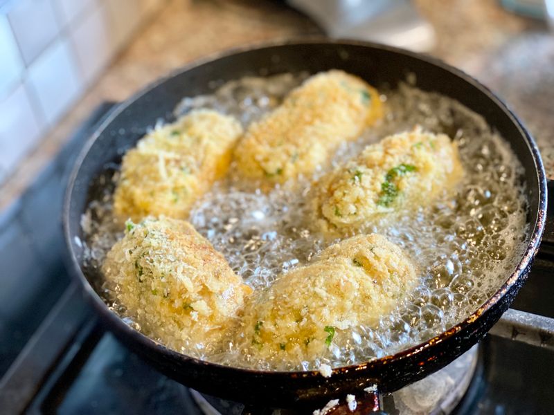 Croquetas de queso y jamón italianas