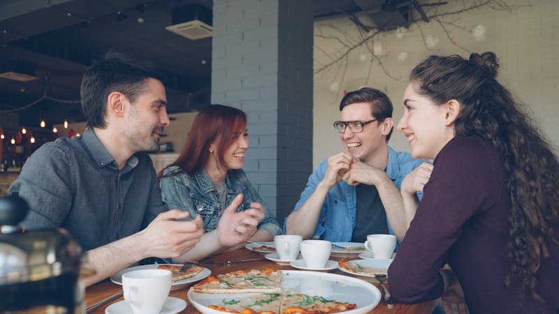Foto de cliente satisfecho con el servicio de Pizzeta