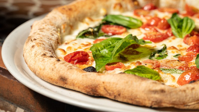 Pizzeta Speciale con mozzarella fresca y tomates cherry