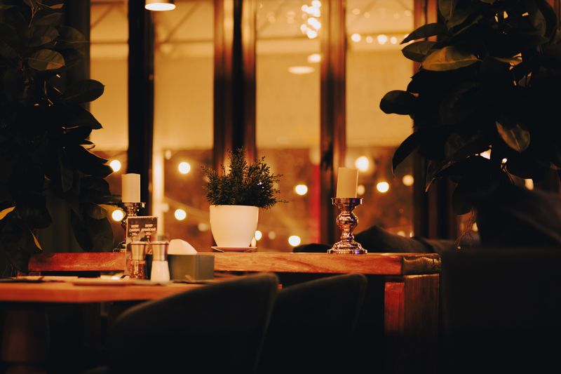 Interior del restaurante Pizzeta en Culiacán Rosales, ambiente acogedor